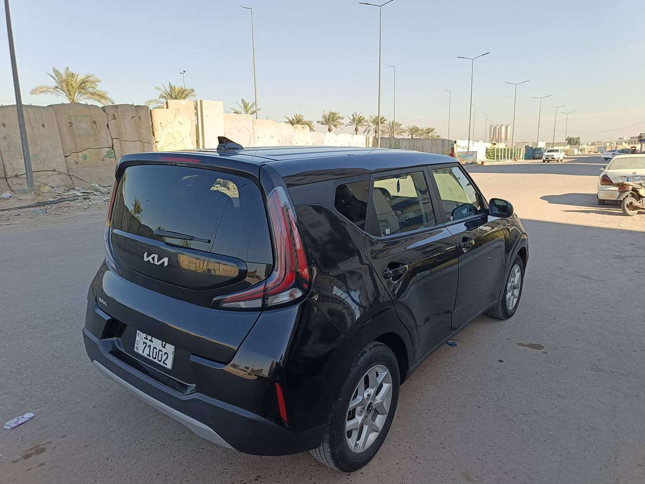 كيا صول للبيع موديل (٢٠٢٣) وارد امريكي 
لون أسود رقم بغداد إنكليزي جديد بأسمي 
محرك ٢٠٠٠ دوش 
ماشيه 40 ألف mi حقيقي 
السنوية مجددة لغاية شهر ١٢ / ٢٠٢٩ 
حادثها موضح بصور السونار 
مكاني بغداد جديدة مجمع الزهور 
السعر (١٤٣) وبيها مال بسيط للشراي 
للتواصل يتوفر واتساب 
***********
