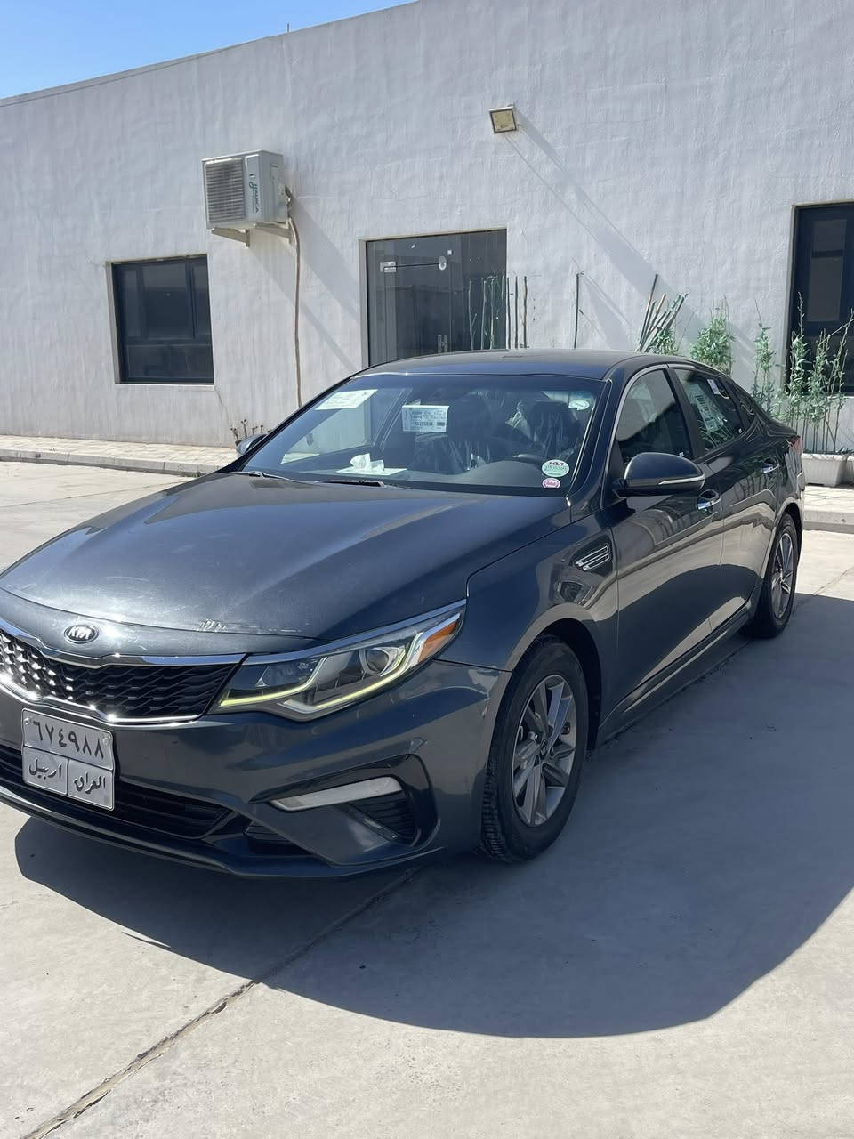 السلام عليكم كيا اوبتما موديل 2020وارد امريكي بدون صبغ مكفوله عده بارد بجملغ الخلفي بدون ايرباك صور حادثه مرفقه مع الصور سرقه محرك برغي ممفتوح منه كير هم تخم تاير صدر كله جديد وع البلاد ماشيه 72الف نص فول لد نهاري السياره جديده بمعنه الكلمه بعد احلى من الصور 
السعر ب 135 وبيه مجال بسيط العنوان بغداد البياع 
***********/***********
