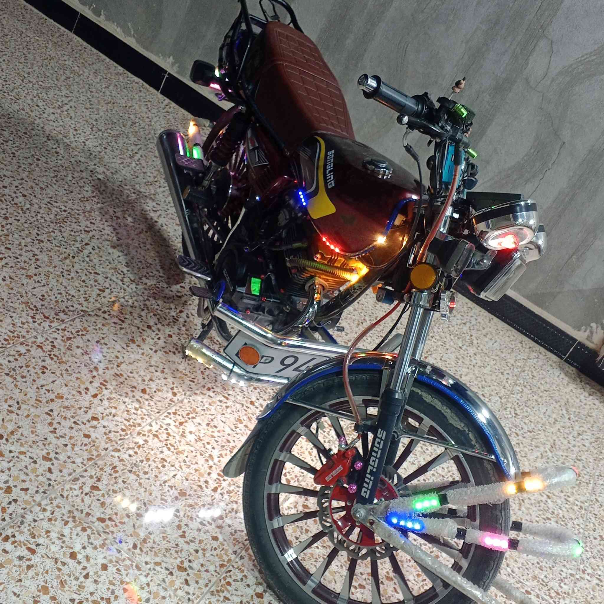 سيفان 26عله ايدي بعدهه نضيفه مجنبزه مفوله

اي نقص  ما بيهه فقط لايت طافي فقط

***********
