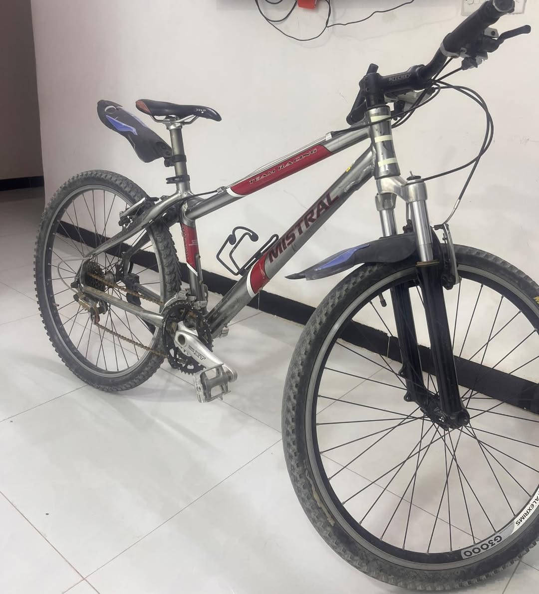 السلام عليكم
باسكل للبيع مثل ما موضع كدامكم غراضه كلها shimano الله شاهد اني اشتريته من خارج العراق الباسكل جداً نظيف  

السعر 200 الف وبي مجال 

مكاني بغداد

***********
