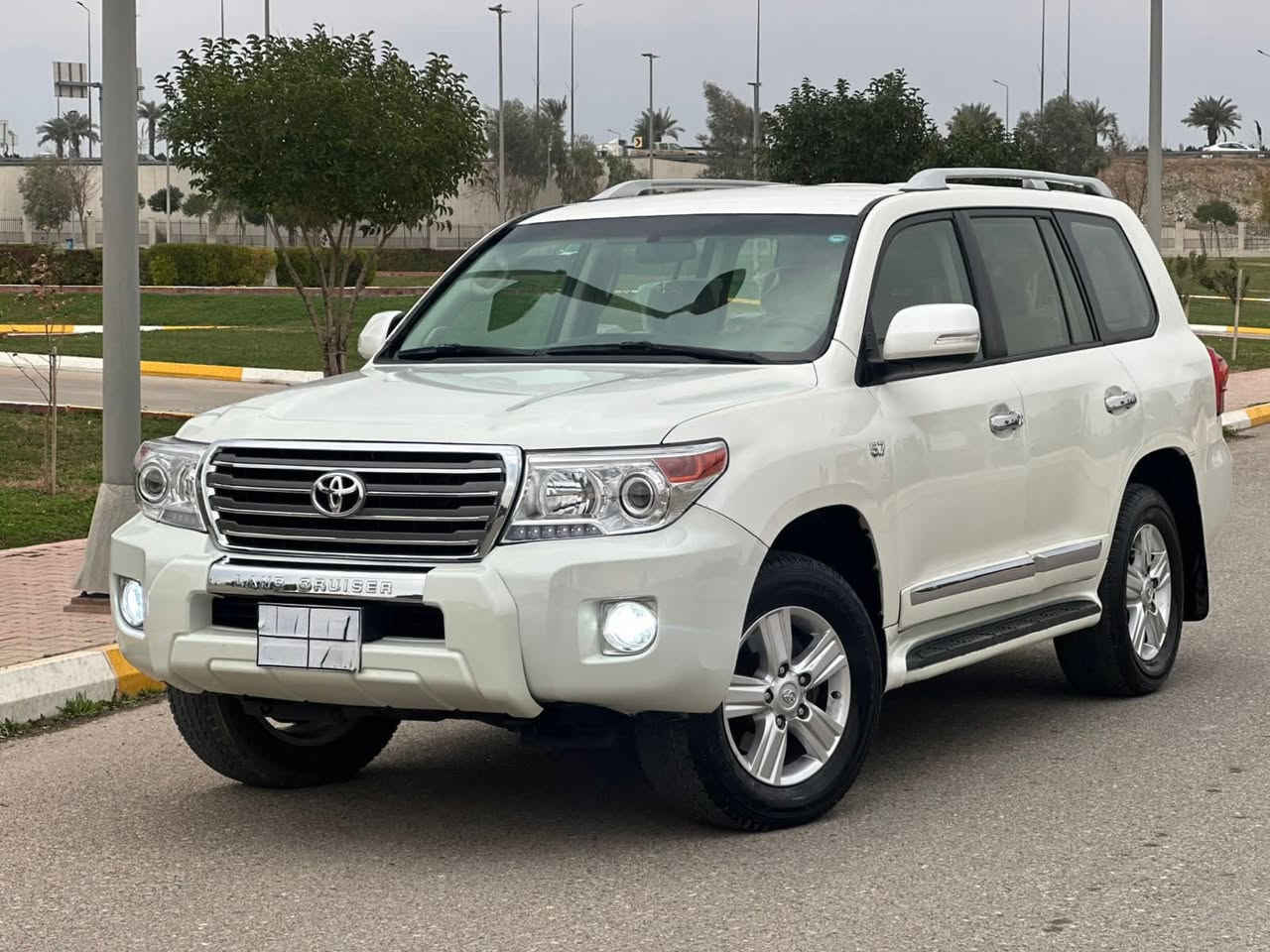 السلام وعليكم
***********
مكان اربيل
لاندكروز 2012 Gx 

محرك 8 سلندر

بصمه 

شاشه اندرويد

فور ويل 

ثلاجه 

لايت زينون 

تبريد مركزي 

رقم اربيل تحويل بشرط 

السياره بيها صبغ مكانات ابيع حزام 

السياره موصفات اعتيادي 

السعر 258 ورقه
