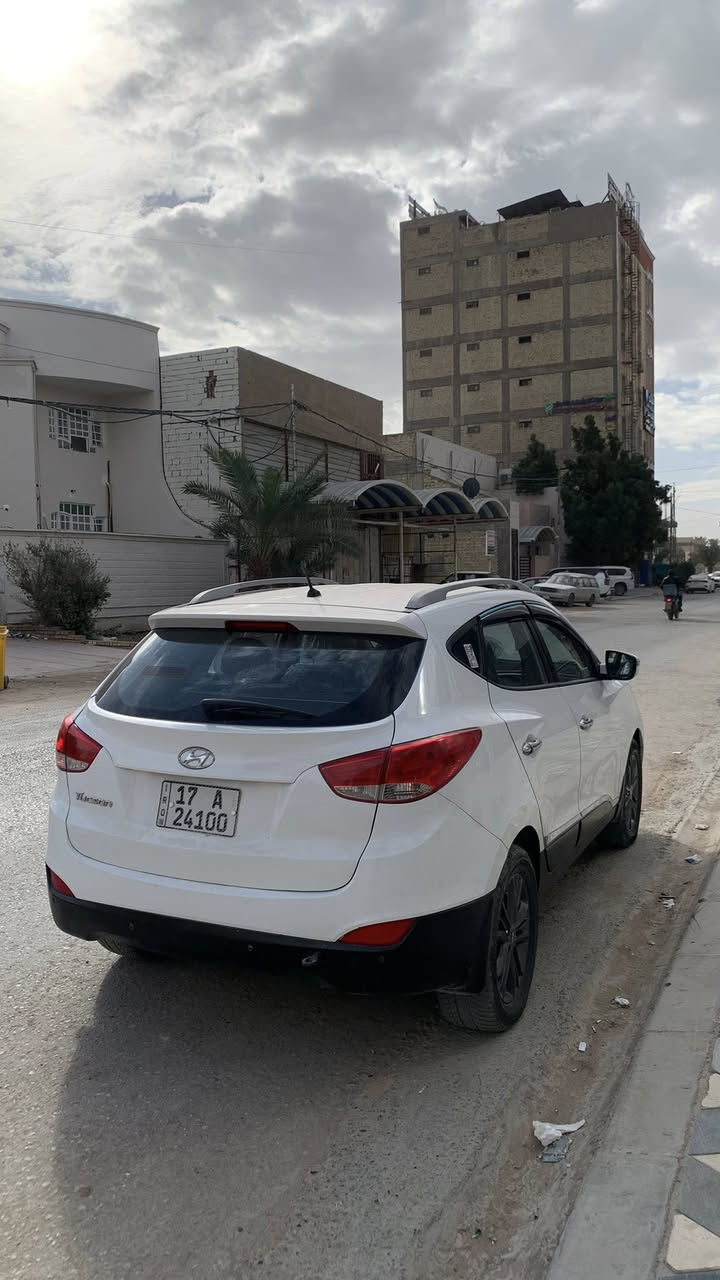 السلام عليكم ورحمة الله وبركاته
توسان موديل 2016 خليجي رقم مثنى الدولي (باسمي شخصياً ) (هزه ماساقطه وسنوية لل28 يعني تحول مباشر باسمك باي محافظة تعجبك ) 
مواصفات
حساس خلفي
تحكم ستيرن جهتين 
منظومة زنون هالوجين الاصلي 
تبريد قطعتين 

السياره بيهه صبغ بخشم البنيد بدون داخل وبيهه صبغ بقبق الجنطة جوه الرقم الباقي كفاله 
السياره جاهزه مكينه وكير وحدادية وتبريد (السعر 142) بي مجال قليل كلش 
مكاني النجف الاشرف 
***********

