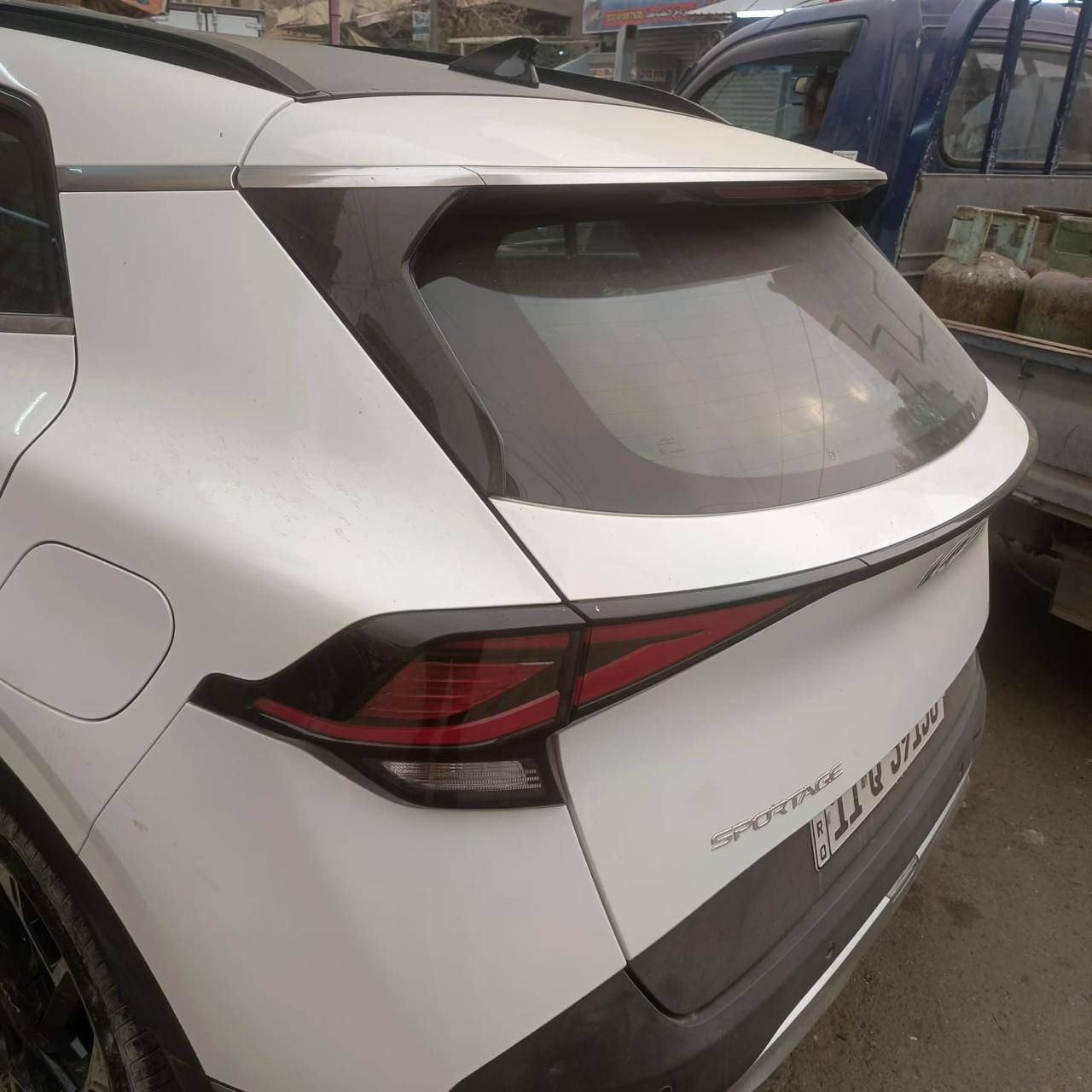 السلام عليكم
للبيع كيا سبورتج 2025
السيارة خليجية شركة الضمان الدولية
رقم أربيل
حجم المحرك 2.0
السيارة فول للأخير اعلى فئة 
موصفات 
حساسات امامية خلفية 
كامرات ٣٦٠ْ دوارة 
كراسي كهرباء 
انارة LED زينون 
شاشة كبية
تشغيل عن بعد 
ابل كار بلي
أندرويد اوتو 
تشغيل بصمة دخول ذكي 
تحكم ستيرن جهتين 
مكيف قطعتين 
كراسي مخمل 

الحاله : 
لا ضربه ولا طخة ولا شخص 
جاهزه لأي فحص 

السعر 246$ وبيها مجال للشراي

الموقع بغداد الاعظمية المقبرة الملكية
هاتف : ***********
