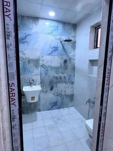 السلام عليكم بيت للبيع في حي الجهاد منطقه ديوان المخابرات شارع العوادي
تبلغ مساحه البيت ١٠٠ متر واجهه ٤ ونزال ٢٥ 

يحتوي البيت على ٣ غرف وصاله ومطبخين حار وبارد حمامات عدد ٢ 

للاستفسار اتصل على *********** ☎️
