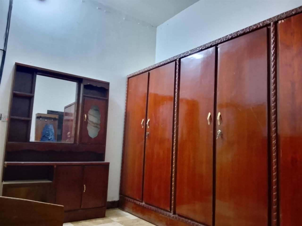 سلام عليكم غرفة نوم مستعملة للبيع بحالة جيده مكانها تاميم قادسية ثانية استفسار ***********
