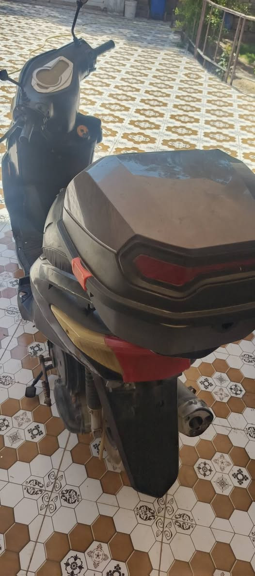 سلام عليكم سكنس لبيع دراجه شرط سلف شخاطه  برغي ما مفتوح بيه كلشي يشتغل 
السعر 400 وبيه مجال لطيبين مكان حله شارع الكبان ***********

