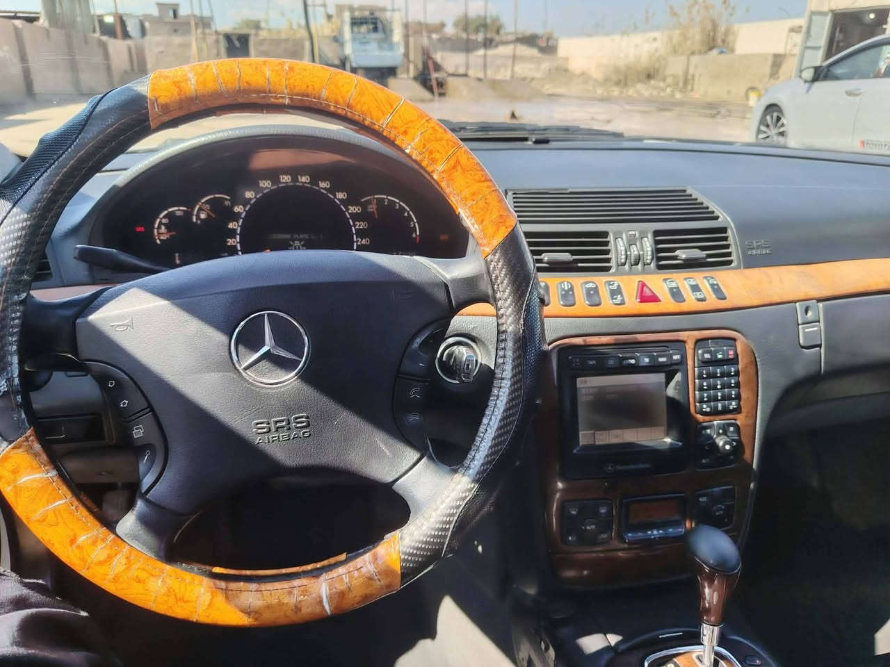 سلام عليكم مكلف بلنشر
مارسدس غواصة
رقم بغداد الماني 
موديل 2005
معلايه 2013
محرك بلادي كير اتوماتيك شرط تبريد ثلج قطعتين سلايت فتحة طكتين برده خلفية
بدون صبغ ع بلاد
السعر 65وبية مجال مكان صلاح الدين بيجي
 الاتصال على الرقم ***********
