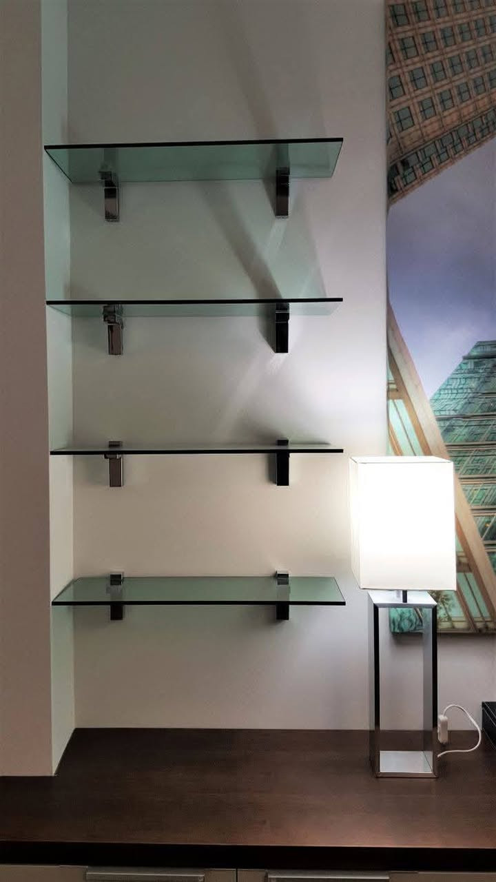 اعمال زجاجية متنوعه كادر مختص بالعمل.....*********** واتساب
