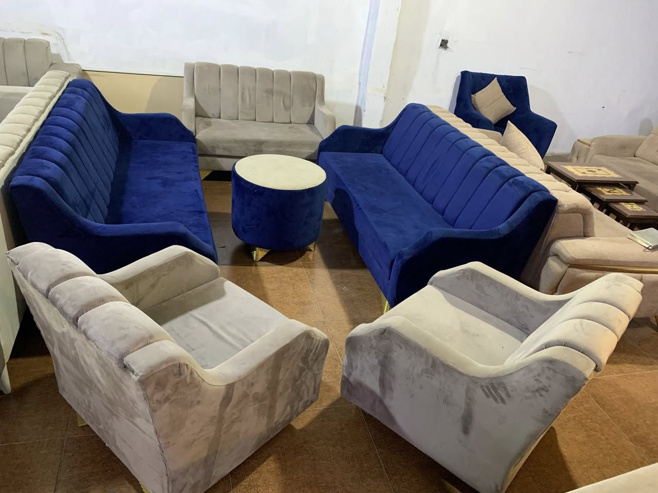 معرض الناي))
اثاث منزلي مستخدم حسب ما 
موظح فالصوره 

الاستفسار الاتصال ع الرقم ***********واتس
أو مرسلتنا ع البريد الإلكتروني 

عنوان سروري قرب ماركة (هه رزان بازارى نوا)

(ملاحظه بيع وشراء وتبديل)
يوجد توصيل
