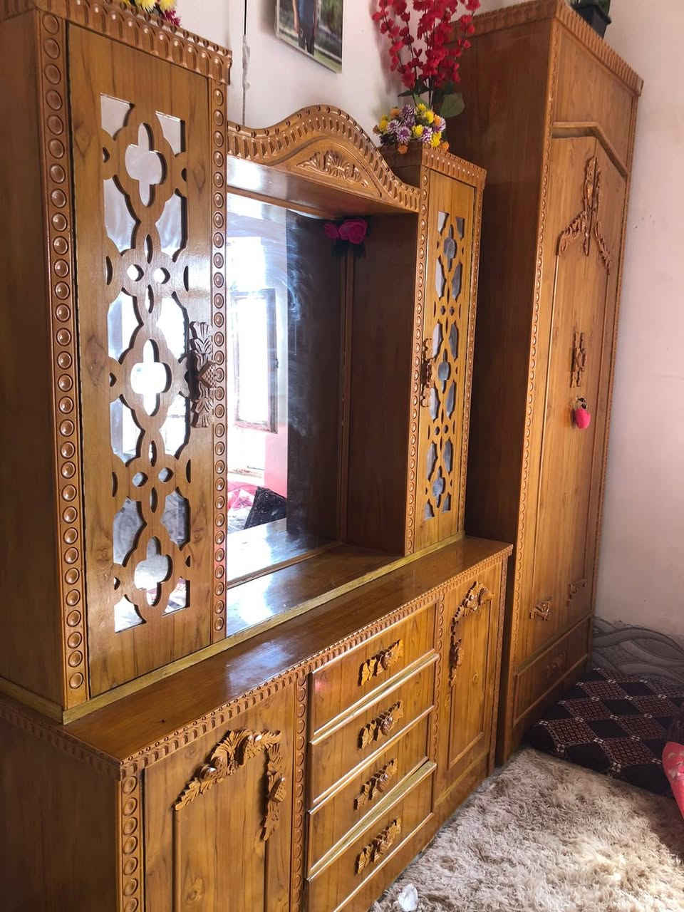 السلام عليكم غرفه جديده ماصارلها شهرين من ستعملها
سعرها مليون و 100 
***********
