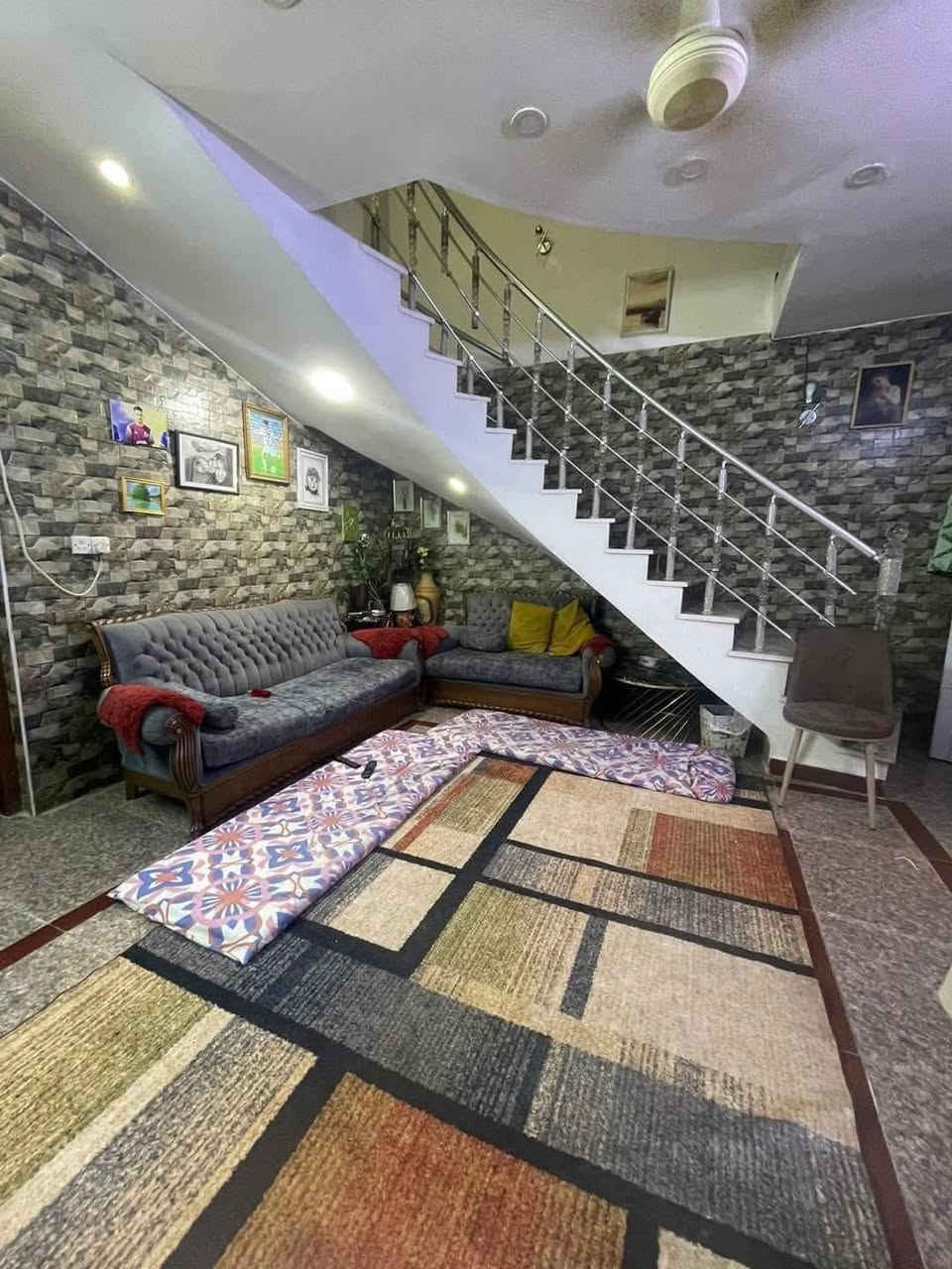 عقارات-الخضراء - نسعى - دومآ- نحو- الافضل
#اعلان رقم ((885))

#دار بناء درجه اولى للبيع في منطقة السيدية مربع الضباط  

#مساحة : 200 متر واجهه:8م

#المحتويات : 1  غرفه نوم  طابق أول صالة  استقبال هول داخلي مطبخ  خدمات متكاملة مناور كراج وحديقه 
طابق الثاني نوم عدد3 خدمات 

#السعر : 620  مليون قابل للتفاوض 

مراسلة الصفحة على # الفيس بوك 
عقارات -الخضراء - في السيدية
# او الاتصال على الرقم
☎️***********☎️ 
#او مراجعة مكتب الخضراء 
في السيدية شارع العلوة مقابل قاعه ريتاج للمناسبات
