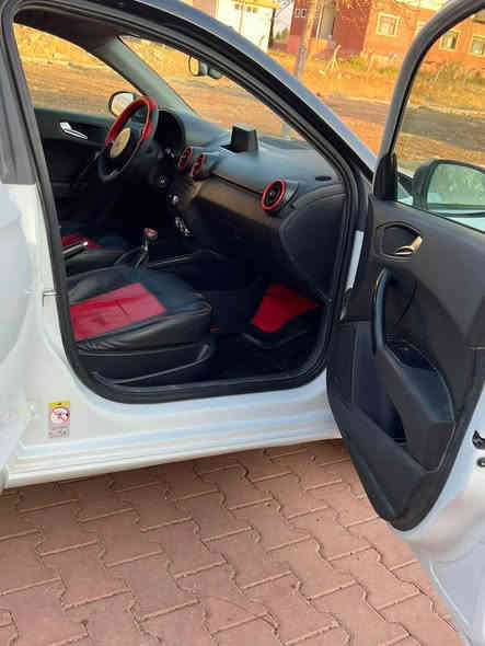 بسم الله  و توكلت على الله 
***********- واتساب التواصل فقط عالواتساب 
 *********** واتساب التواصل فقط عالواتساب 
للبيع و مراوسه  وترهم اقصاط أودي  A1 موديل 2013   مكينه 4 سلندر حجم 16 توربو بانزين   وسياره كير عادي و انس العطلات سعر البيع 73 وعليهه 18 ورقه ينزل من سعرها سياره جديده لوك بيهه فقط 1قطعه صبخ  كير و مكينه و تبريد بشرط طخم امامي خلفي جديد كلشي شغال اخوان السياره نظيفه كلش و بدون اي عيب رقمها اربيل و تحويل بشرط مكانها دهوك قضاء عقره اكر
