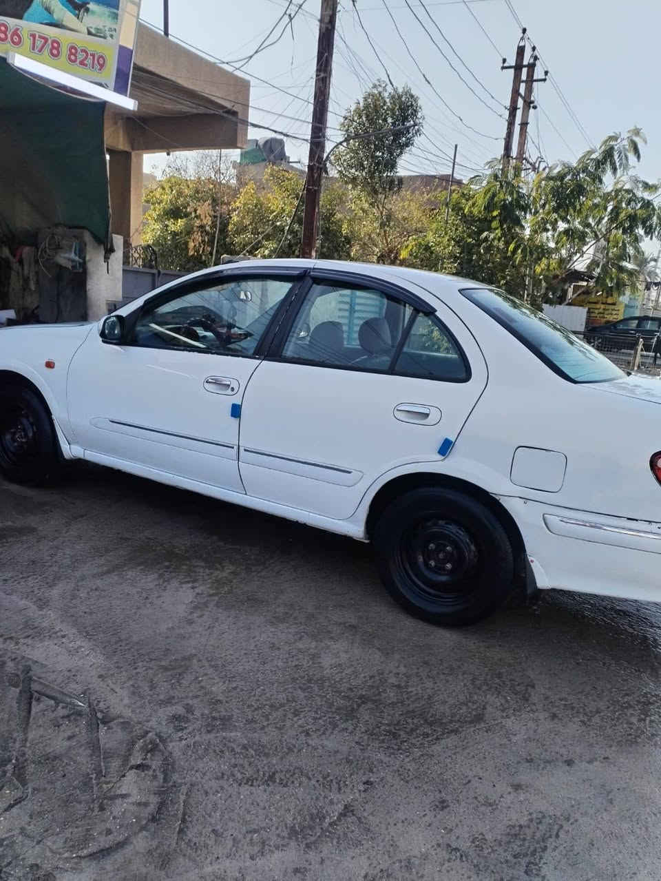 السلام عليكم ... مكلف بالنشر اي استفسار اتصل عالرقم...
نيسان سني موديل 2001 
رقم بغداد دولي بأسمي 
[ كير + محرك + صدر + تايرات + تبريد + تدفئه ] كلها جاهزه 
((((((( كير عادي )))))))
/// السياره بلاديه ونظيفه بيها صبغ هلال جاملغ خلفي فقط ///
مكان السياره بغداد العامريه 
السعر 75 وبيها مجال بسيط 
للاستفسار ( ‎*********** )
