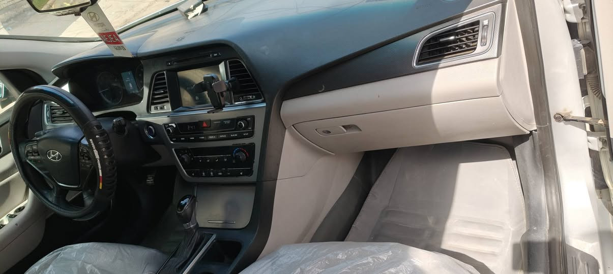 سلام عليكم سوناتا 16 سبورت وارد امريكي مكينه 2400جي دياي بيها جاملغ لخلفي ونص من جنطه بدون دواخل ليبل واحد 120وبيها مجال مكاني بغداد لتواصل ***********
