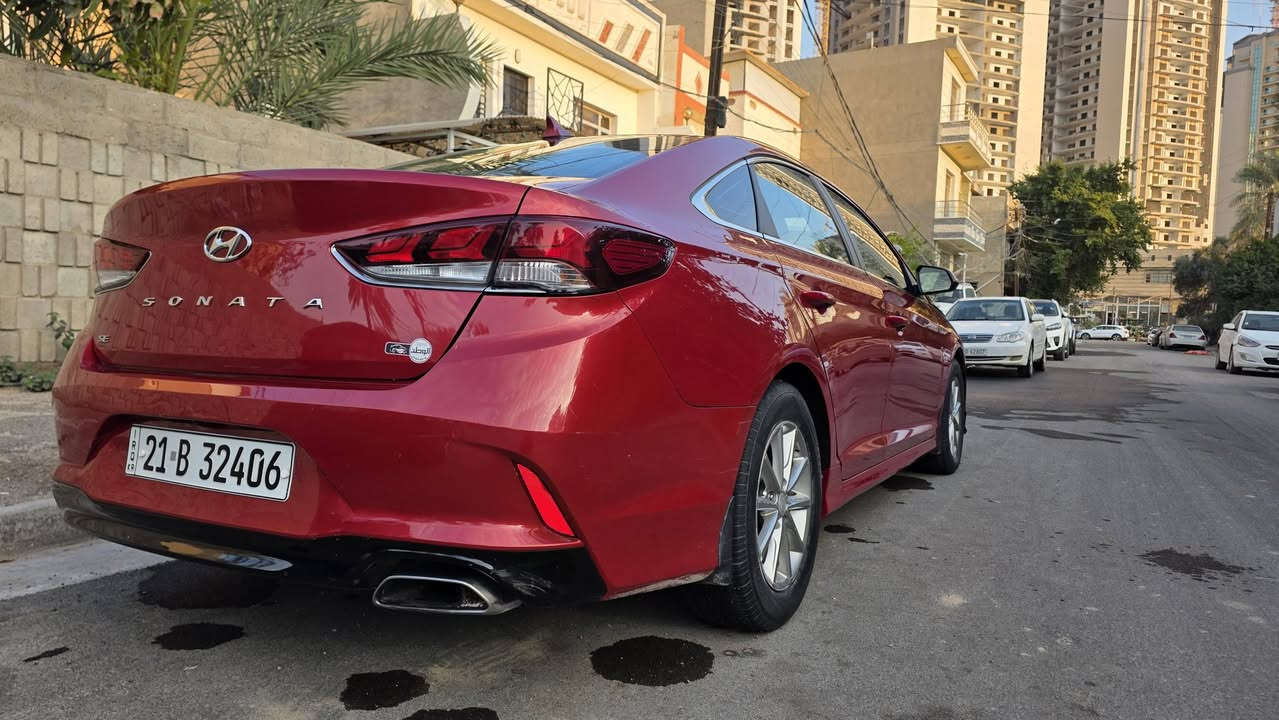 سلام عليكم سوناتا 2018 على ايدنا من الاستيراد ماشية ٦٨ بدون ايرباك كلشي على وضع الشركة من كير ومحرك بأسمي حادثها واضح بالصورة جاملغ مبدل فقط وعندي بارد اسف الجاملغ الخلفي واسفل باب السائق فقط السعر ١٢٧ والعنوان بغداد المنصور *********** اتصال او واتساب
