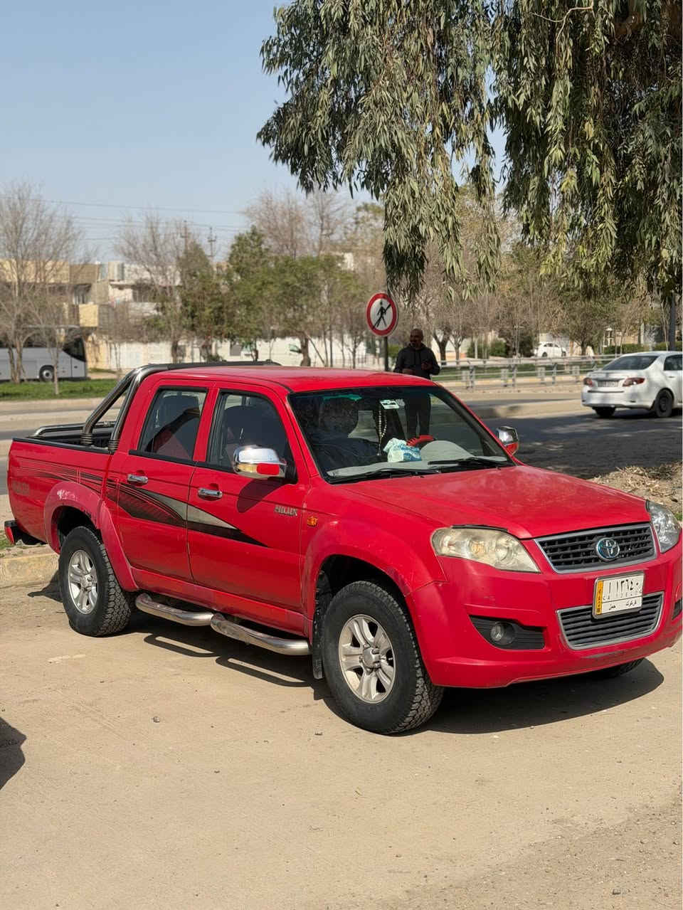 سلام عليكم تيوتا بيكب 2013 للبيع السيارة كلش حلوة ونظيفة اخو الجديد بدون صبغ بيها بس حافة باب السكن تعديل بارد حيل صغير ومبيها برغي نقص الكير والمحرك شرط مكان السيارة كركوك والسعر 78$ وبي مجال جداً بسيط للاستفسار والتفاصيل (***********)0️⃣7️⃣7️⃣3️⃣8️⃣3️⃣2️⃣7️⃣7️⃣7️⃣1️⃣ كركوك, العراق
