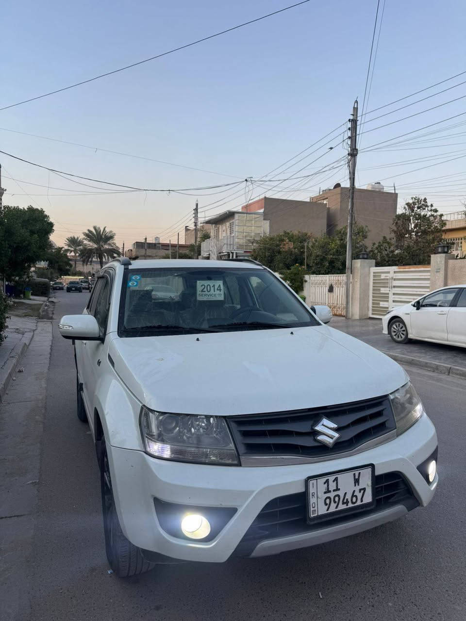 سوزوكي كراند فيتارا 2014 ياباني اصلي استلام شركة العامة
السيارة وارد خليجي كفاله عامه من الضربه والصبغ والتبديل والبارد 
سعة المحرك: 2400
كير: اوتوماتيك  بنظام اربع سرعات 
دفع رباعي مع ازرار تحكم بالدفع الرباعي
السيارة بيها نظام تشغيل ذكي
ثلاث بصمات دخول/مثبت سرعة/تدفئة تبريد/اشاير بالمري
/تحكم بالمري/تحكم ستيرن /حساسات خلفية/كامرة خلفية
/ايرباكات/تخم تايرات جدد
رقمها بغداد الجديد باسمي تحويل مباشر
سنوية بسمي
السيارة كاملة ومرتبة وجاهزه للاخير 
مكان السيارة بغداد العامرية 
السعر 125 ورقه و بيها مجال 
*********** / ***********
