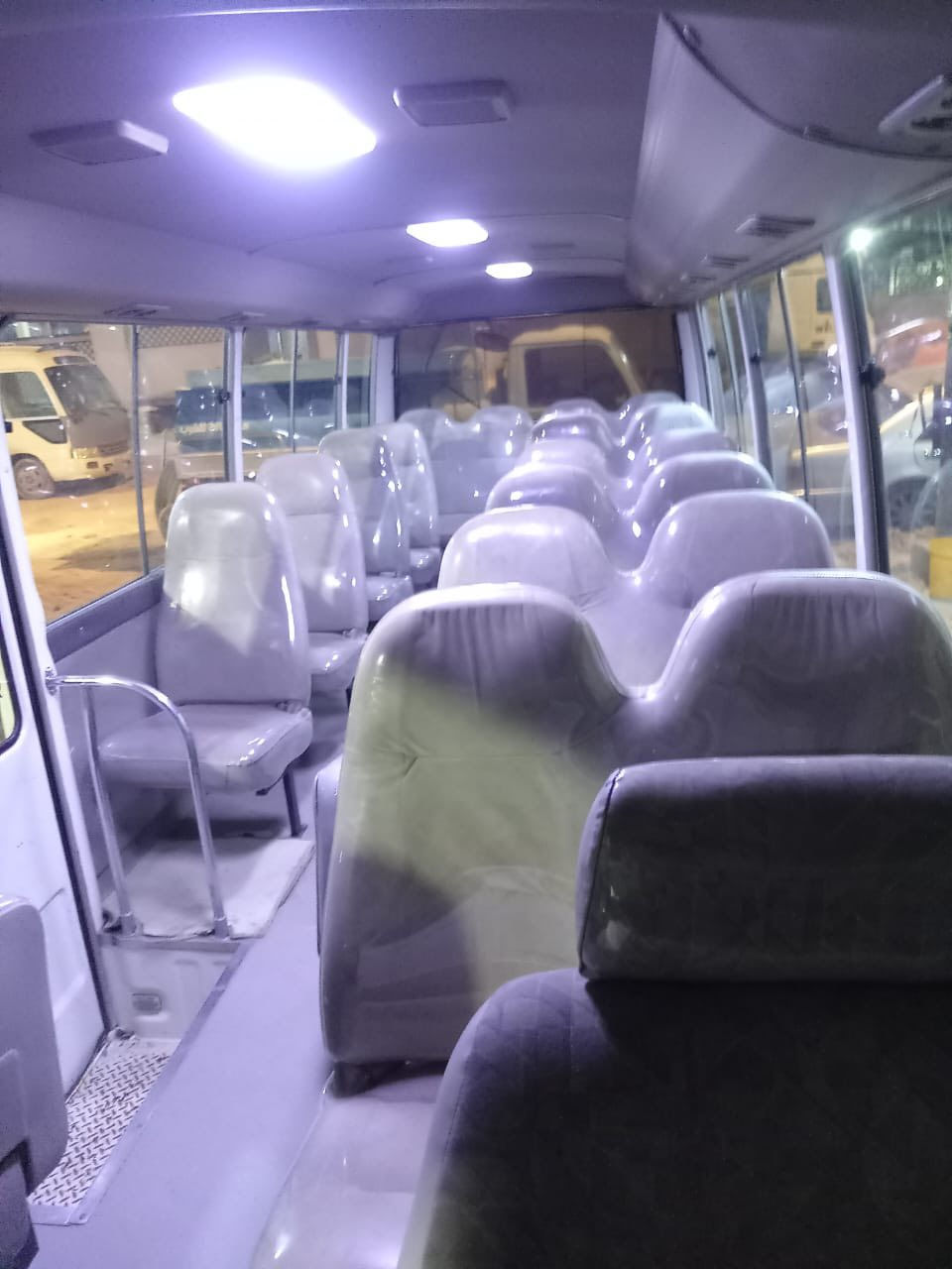 سلام عليكم كوستر 2013 ناصيه كفاله ما عد باب السياق ويل ناصي بلاد يوبي اس رباط خلفي سيارة كامله للشغل تاير كل بروجستم 6 علما ان سيارة بل بصرة (***********) السعر 280 وبيه مجال
