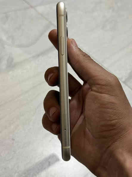 (مكلف بلنشر   )السلام عليكم ايفون 11عادي ذاكره 128 بطاريه 77 🔋ابلادي جهاز وتر ابلادي سعر 300 اوخمسه اوعشرين أوبي مجال  الجهاز كامل مع الملحقات والكارتونه البلاديه مالته للاستفسار الاتصال على الرقم /***********
