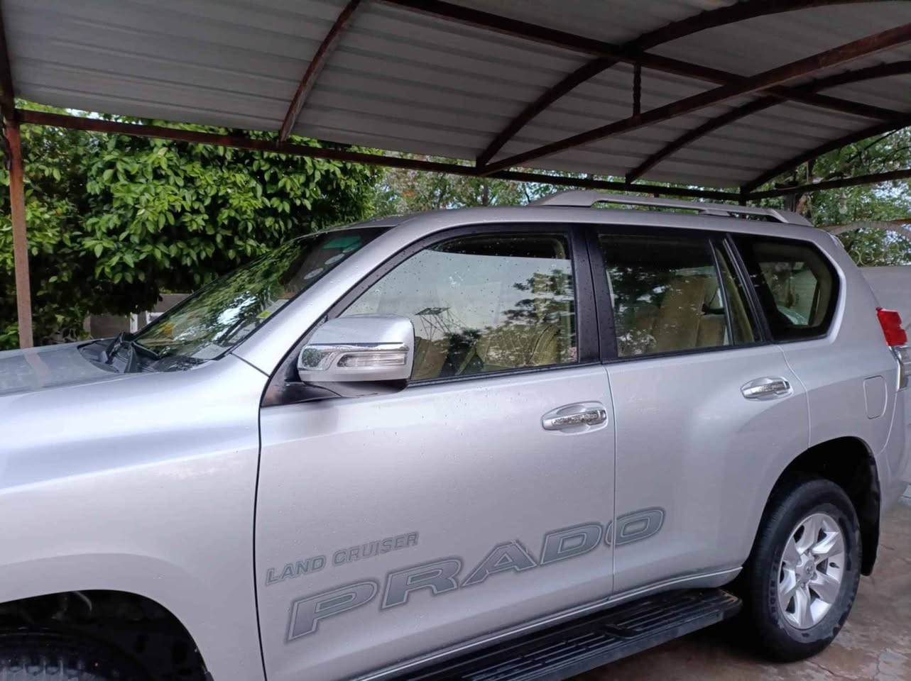 پرادۆ 2013ی چوار پستۆن مەکینە 2.7 ماشاء لله سەیارەکە زۆر پاک ماوەتەوە 149 هەزار ڕۆشتوە مواسەفات کۆلەپشت دەبل سپێرە سەنەوی تازەیە رەقەم هەولێرە بەناو خۆمە گێر مەکینە سبوغ بەشەرت بەس ئەو لێدرانە بچوکەی هەیە لە رەسمەکە دیارە یەک پەڵە ساردی تیا ئەکەوێ سعریشی 265 سەرم مەیەشێنە واتسئاپەکەم *********** كركوك, العراق
