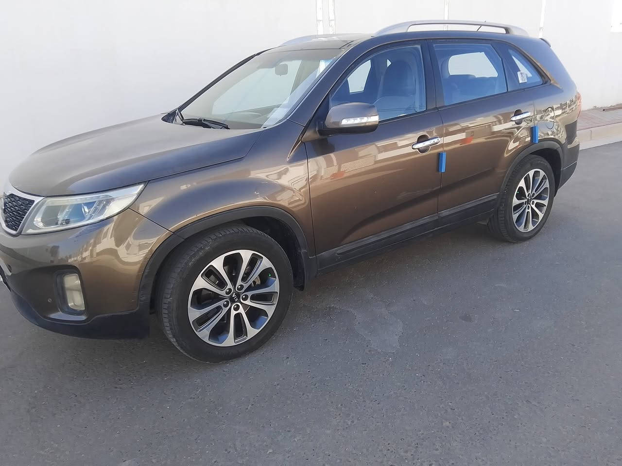 السلام عليكم سياره سورنتو موديل 2013 خليجي سياره فول مواصفات واحد على واحد محرك سته سلندر سبعه راكب ثلاث قطع تبريد حداديه كير سياره كفاله من كل شيء سعر السياره 157 بها مجال بسيط العنوان كربلاء رقم الهاتف ***********
