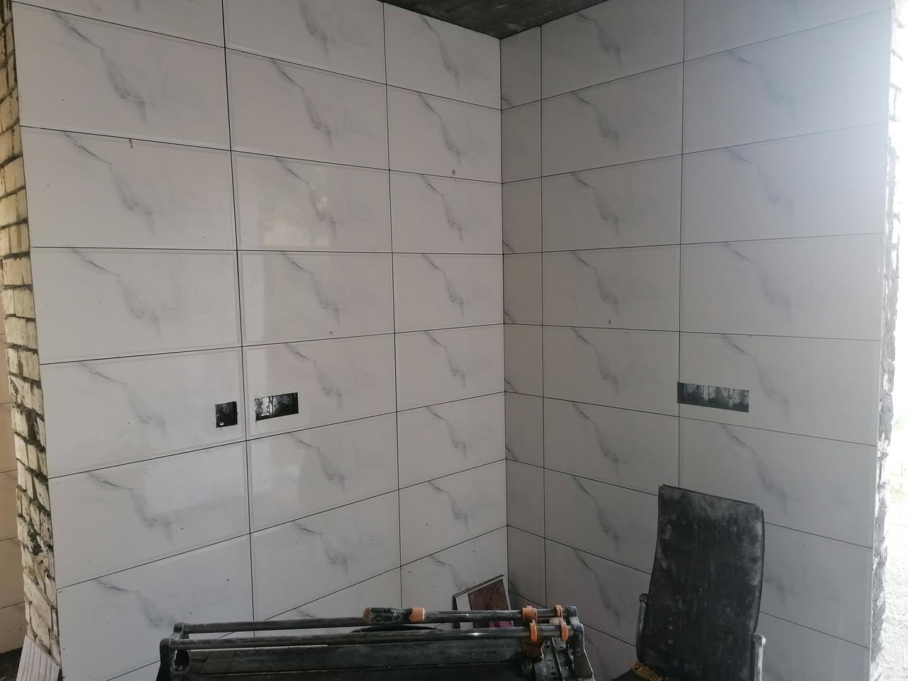 السلام عليكم، خلفة لتطبيك السيراميك والبورسلين (أرضي-جداري) مكاني بغداد الكرخ للاستفسار التواصل  عبر الواتس اب ( *********** )
