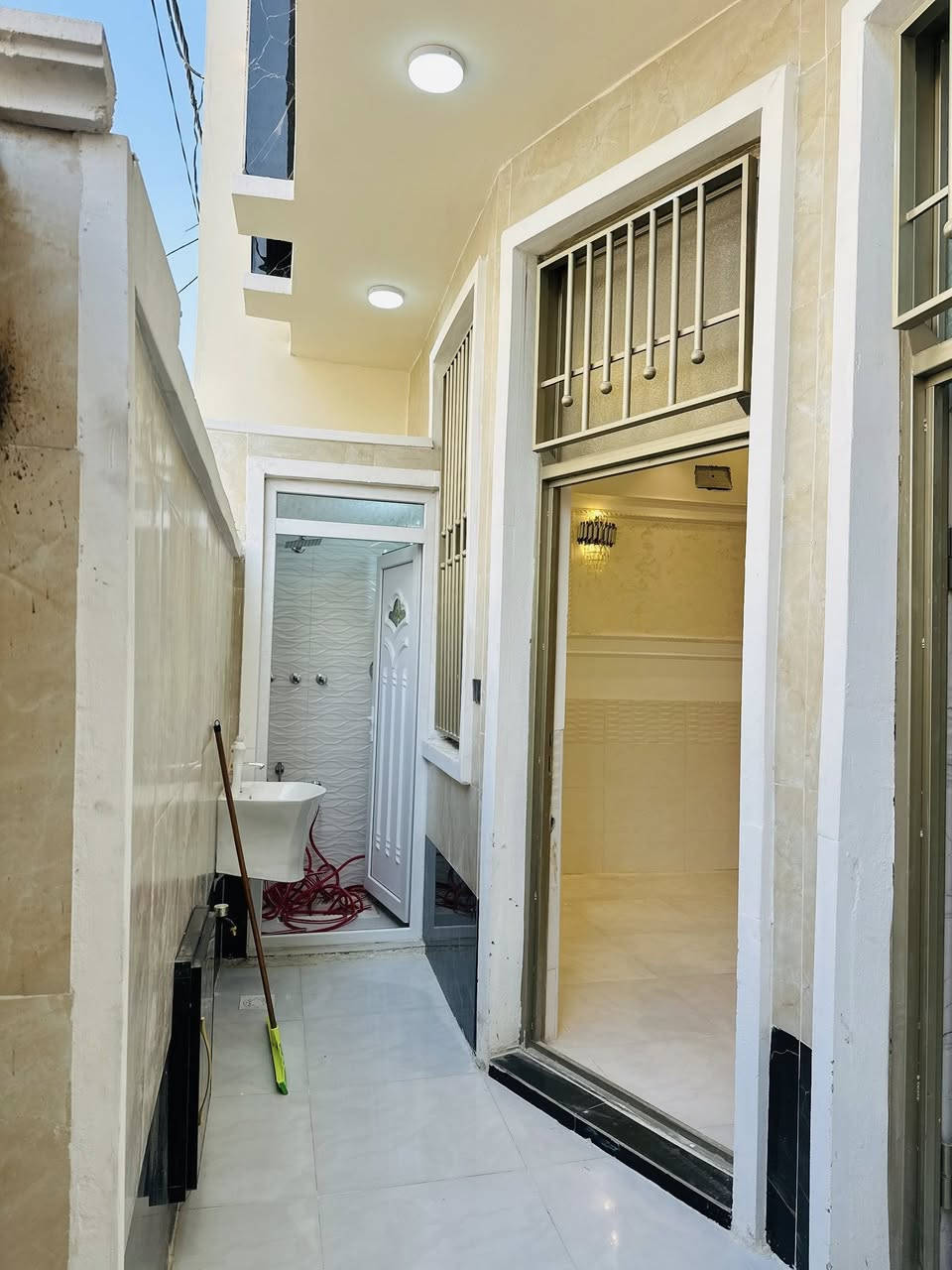 🔴 بيت مساحة 100 متر طابقين بناء جديد  للبيع
🟣
🔴 طابو  زراعي سند ٢٥ 
🔴 اقرار محكمة من صاحب الارض مباشرا
🔴 الخدمات (  تبليط / ماء ♦️ كهرباء ♦️ مجاري )
 🟠 الموقع كربلاء - حي العباس ع
🟠 للاستفسار التواصل ***********
