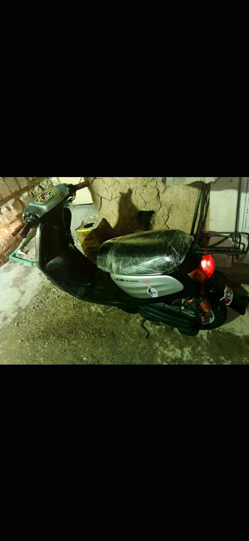 ماطور خمس زروف مومفتوح وبيه مجال محرك فول شغل سلف تطلع مكان موصل جانب الأيمن ***********