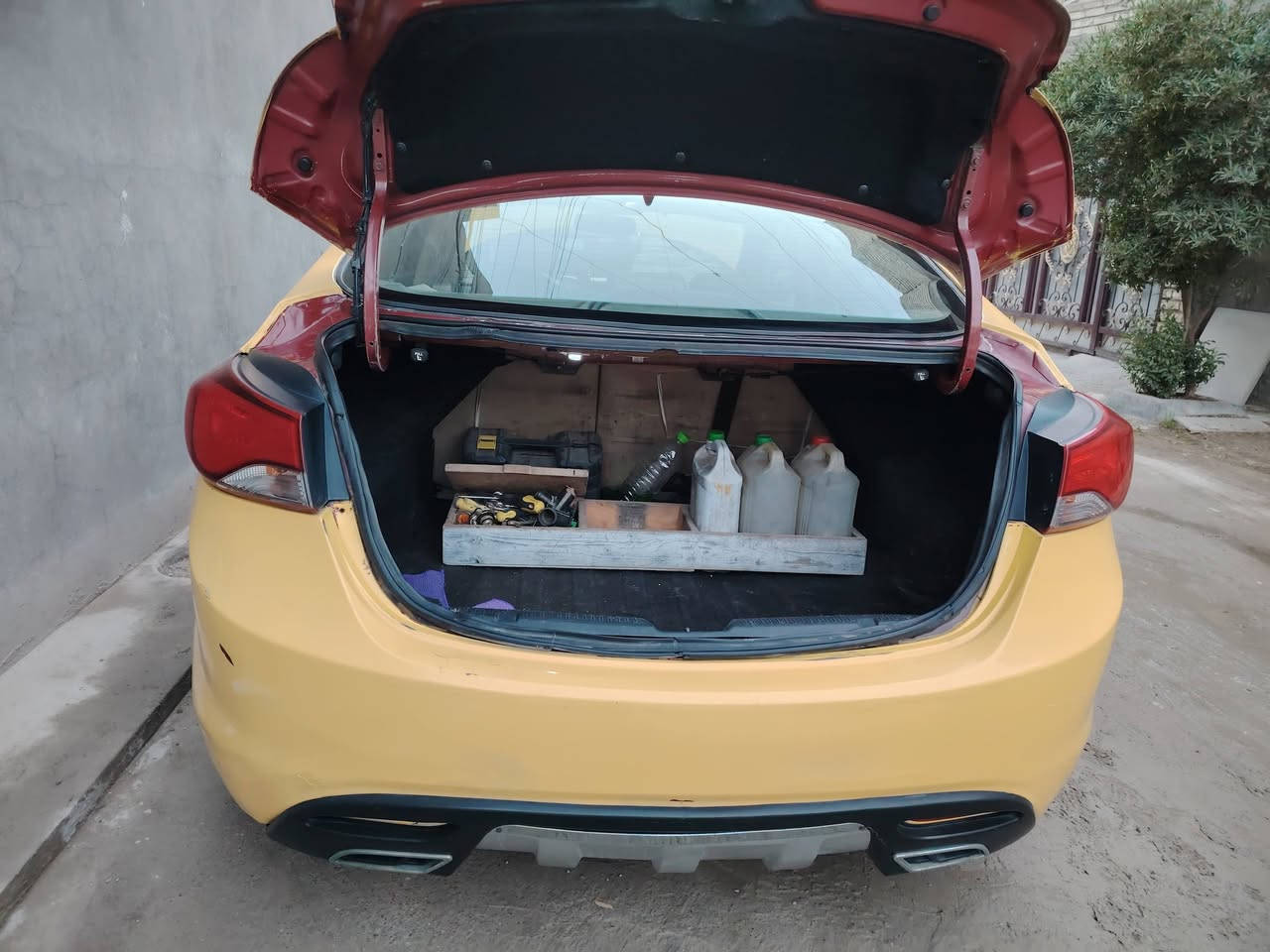 السلام عليكم 13وارد امريكي بغداد انكليزي مصفره هيئه وغرامات مواصفات نص فول حادثها جنطه وشويه من جاملغ والسونار موجود ويه الصور عنواني بغداد الدوره رقم *********** السعر 100 وبيها مجال
