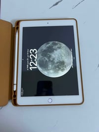 ايباد ابل للبيع ذاكره 32 يدعم بصمه الاصبع وال بوبجي وينزل باقي الالعاب...