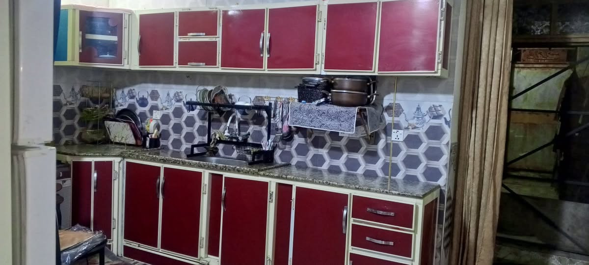 كاونتر للبيع ٣ونص متر وزاوية ٨٠ وملحق على طولة تسكام الاتصال على الرقم ***********
