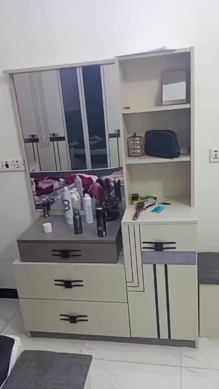 سلام عليكم 
غرفه تركي 

11قطعه 
 مستعمل اخو الجديد 
مع سبلت توسوت 2طن جديد عل فحص 

***********
