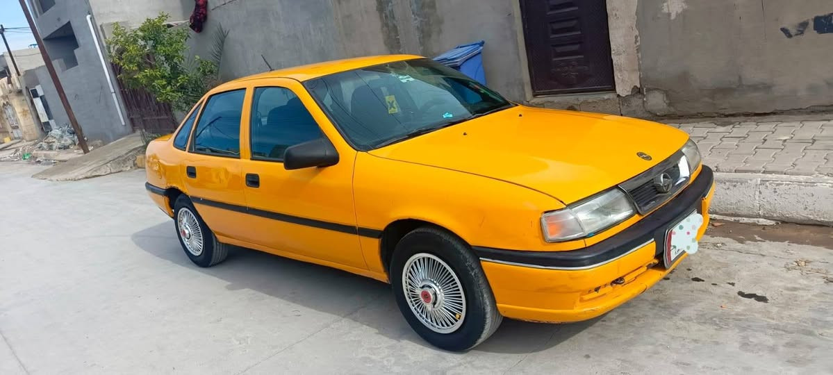 أوبل فيكترا موديل 1993 حجم 18 
بطاقة بانزين كوبون
سنوية كرتونية
كير عادي (محرك وكير لوك بشرط)
كهربائيات كلو شغال
تخم تاير جديد صدر جيد شرط التحويل والوكالة رقم كركوك ما بيها اي ضربة فقط تصفيات سيارة. جديدة
السعر 36 وبيها مجال للطيبين
العنوان كركوك لاستفسار *********** كركوك, العراق
