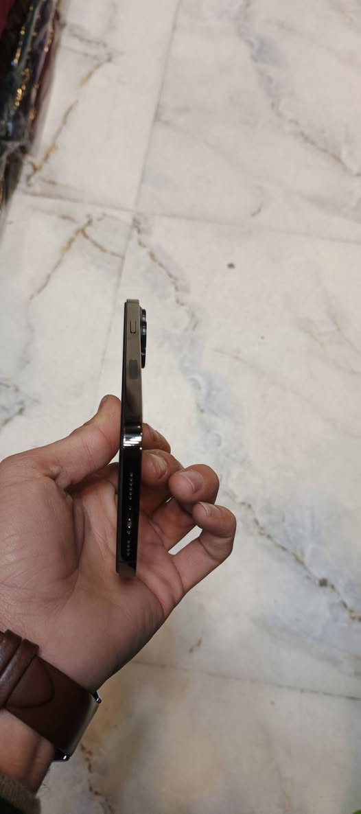 ا
السلام عليكم إيفون 13برو ماكس 
ذاكره 128
بطاريه 100مبدل من الشركه أصلي
شاشه مبدله من الشركه أصلي
جهاز كلش نضيف وحلو 
***********
