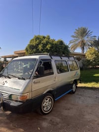 بستا للبيع موديل 95 مكينه حاويه شلعه ومعدل تزامط بيها بشرط مكاني الدور...