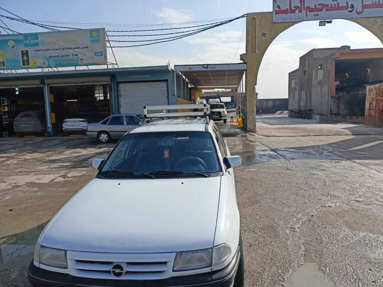 سيارة استرا موديل 1994
محرك كبس نظيفة مثل ما اتشوف الصور 

گير شرط 
محرك قبل ثلاثة أشهر شديت مال گصه 

حفاظاً على سلامة المحرك بدلت قايش تايم كيس وقايش داينمو قبل 10ايام 

صبغ بس الدعاميات والدوسات للجمالية فقط 

دوائر مالعوب بيهن 
سيارة مال بيت صار حوالي 16سنه عندي من الدائرة على البيت 
كشنات نظيفه مثل ما واضح بالصور  
سنويه مجدده لغاية 2029.

***********

***********
ملاحظه...السيارة بأسمي صاحب المنشور...
