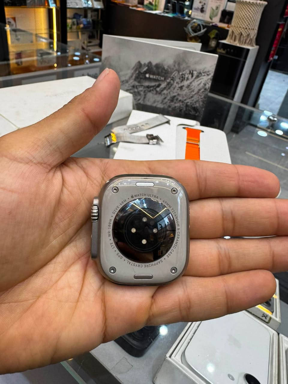 ساعه أبل ⌚️ وكالة 
الباند البرتقالي القماش 🧡🧡
               اللترا   1️⃣ تيتانيوم طبيعي
حجم  4️⃣9️⃣  ⛩️
                     بطاريه 1️⃣0️⃣0️⃣🔋 بس يمي تلكه هيج بطاريه مضمومه الساعه ممستخدمه كم مره
نظافه  1️⃣0️⃣0️⃣💯💯 
السعر 450 الف غير قابل للتفاوض
مركز سيمو المايسترو دورة شارع الصحه
👉👉***********
اتصال 📞واتس اب /للحجز
ضيف  الصفحه👉👉 ليصلك كل جديد يخص منتجات ابل- بغداد, العراق
