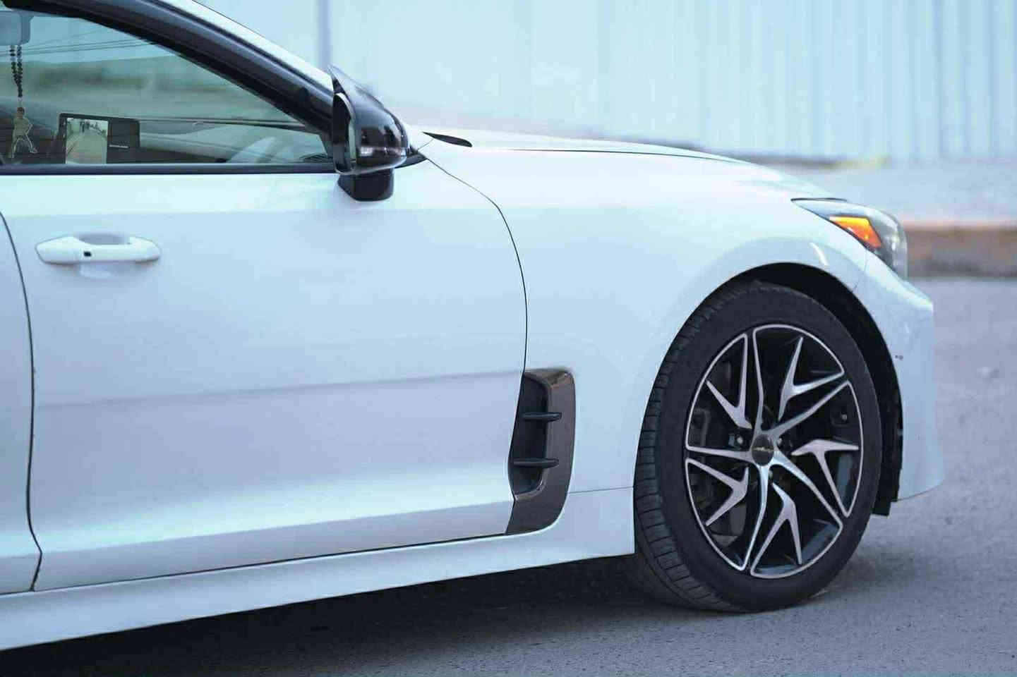 السلام عليكم
كيا ستنكر 22 

GTlien

السياره داخله كلين 

بس طلع بيه كلير من امريكا الباب 

السياره نضيفه حيل ماناقصه اي شي 

بسمنه التحويل ثاني يوم 

172 وبيه مجال شي بسيط 

***********

***********
