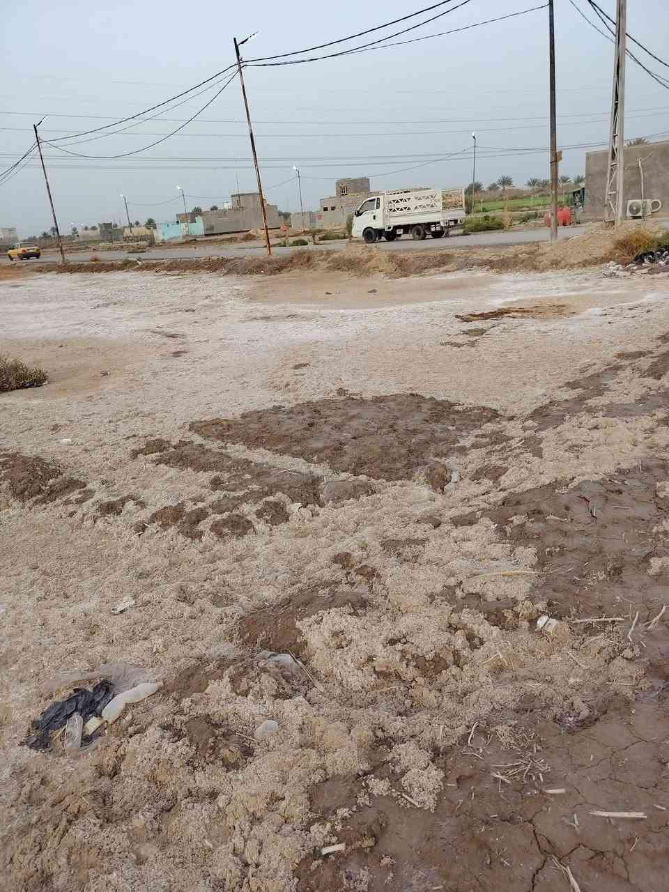 عرصه للبيع المساحة 200م. منطقه هادئه ومخدومة بلكامل. ماي كهرباء اناره ليلية خط مولدة. مدرسه براس الشارع.
اي استفسار اتصل بالرقم.***********. غير متواجد ع فيس
