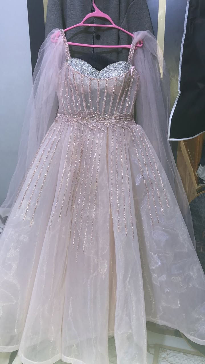 للبيع ملبوسة فقط ساعتين
سعر الشراء ٢٠٠ سعر البيع ١٥٠  قياس ٤٠  و٤٢ وبيها قياطين


**إذا كنت صاحب هذا الإعلان وتريد حذفه لأي سبب، رجاءا أرسل رسالة إلى الدعم الفني**