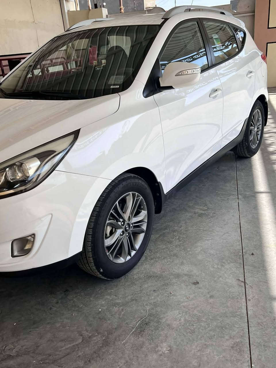 السلام عليكم
توسان خليجي 
موديل  2014
سياره جديده او مكفولة كفالة عامه 
رقم واسط مشروع وطني 
مكان السياره بل صويره يم جسر مال صويره 
 
***********  ابو مازن  
اني مكلف بل نشر
