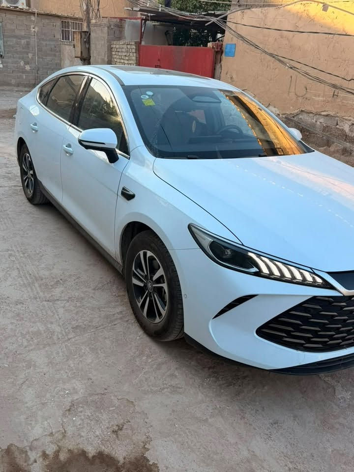 السلام عليكم 
چن بلص (BYD qin plus) 2025 للبيع 
السيارة 2025 فول مواصفات رقم بغداد 
ماشية 5000 فقط نضيفة جداً بحالة الزيرو

المواصفات:
• شاشة وسطية دوارة 10 انج
• شاشة عدادات رقمية
• كاميرات 360 درجة
• رادارات
• حساسات امامية + خلفية
• فتحة سقف
• دخول وتشغيل ذكي
• مقاعد كهرباء + جلد
• شحن لاسلكي

السيارة نسخه الفول 
السعر : 21,700 ومجالها بسيط
للاستفسار الاتصال على الرقم : ***********

