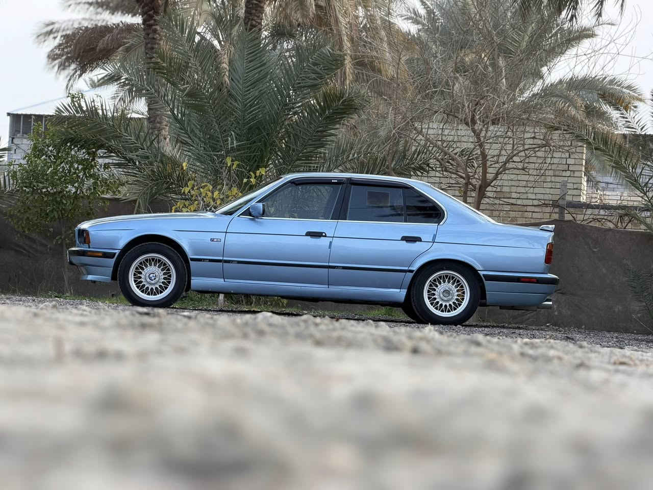 السلام عليكم.
BMW  525 مسكر فانوس 
موديل 1989 محدثه 93 بجم عريض مكفوله من الظربه مصبوغه جماليه ولون مميز (بحري )
كير عادي طيران.     كير ومكينه وحداديه مكفول 
1- عليه منظومة زنون
2-منظومة غاز 60لتر 
3-شاشه وكامره
4-اكزوز رياضي عل ريمونت صوته طرب 
5-ويل خليه 16وتايرات جدد
6-تبريد ثلج ❄️
7-كشنات كهرباء السايق والصدرو وحتى تحوة الرأس كهرباء. وغرفة جلد بيجي جديده 
8-السنويه بأسمي ل 2030 رقم بغداد الدولي السياره مصروف ومتعود عليه هوااي 
السعر ب 67 وبيه مجال قليل مكاني كربلاء 
***********
