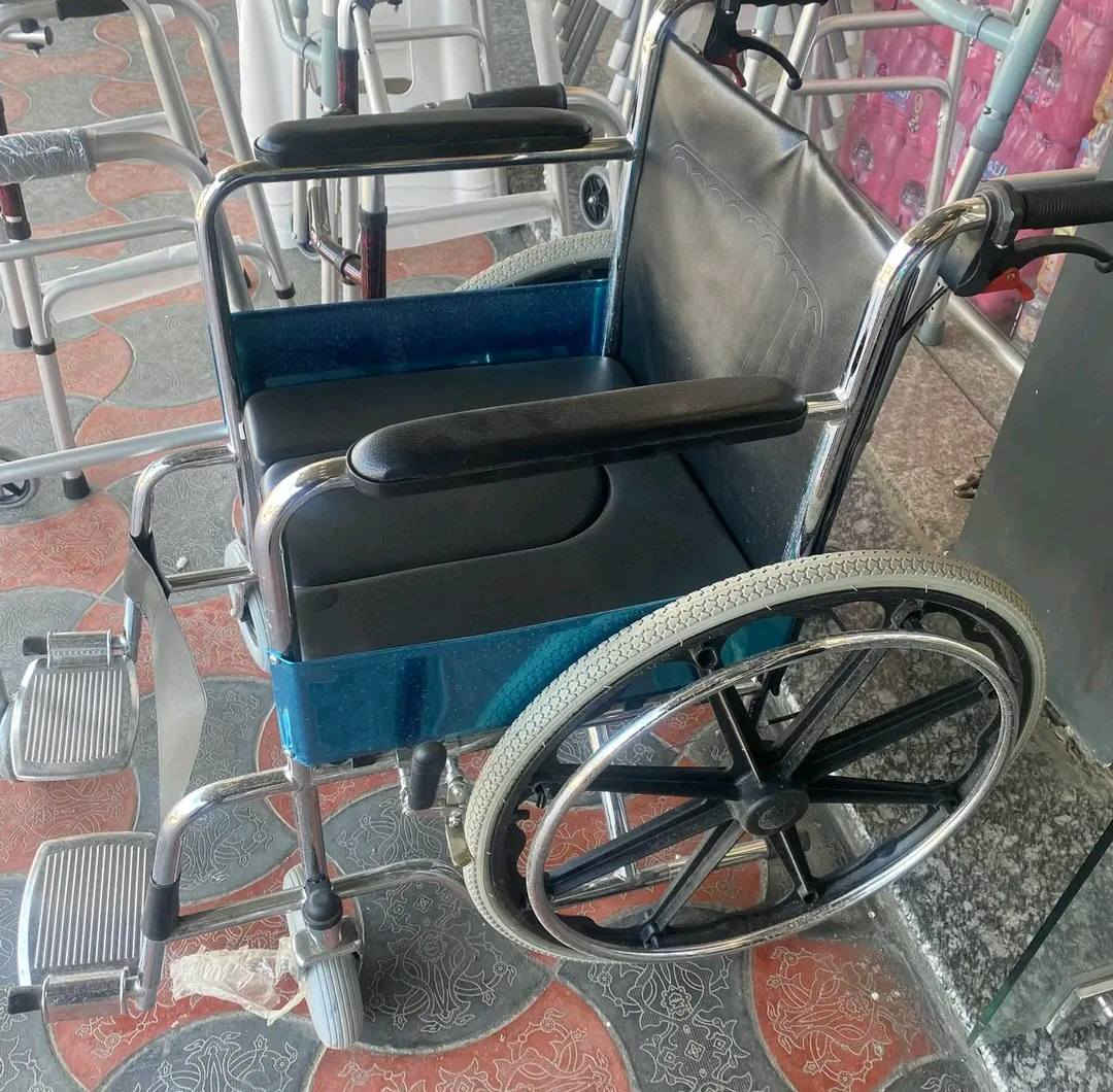 سلام عليكم  شباب من رخصة الأدمن يوجد لدينا كرسي عاديه  للبيع المكان بغداد النهروان
التواصل على هاي الارقام عندي واتساب   (***********)(‎***********)
