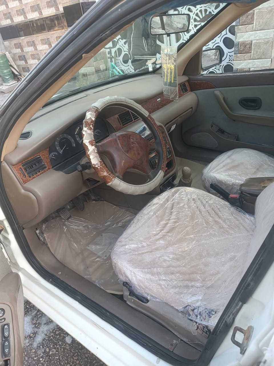 السلام عليكم سامت للبيع ومراوس 2011 الصبغ كامل خلفي الثانويه لل 31 باسمي سعر 33 عنوان نجف0788 558 1660
