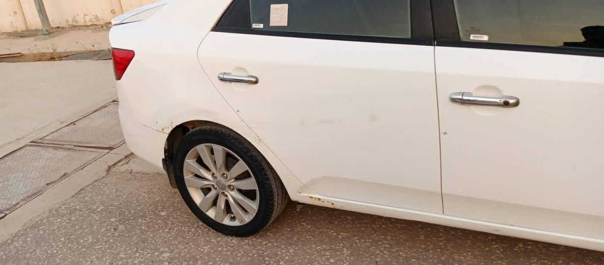 السلام عليكم
سيراتو 2011 خليجي اربيل سنويه نافذه بسم كردي 
بيه تبديل قبق جنطه وبيه ملاحضات واضحه بالصور سياره بدون حادث مكفوله شواصي قماره تكم العنوان كربلاء 
 السعر 90 وبيه مجال
اتصال ***********
