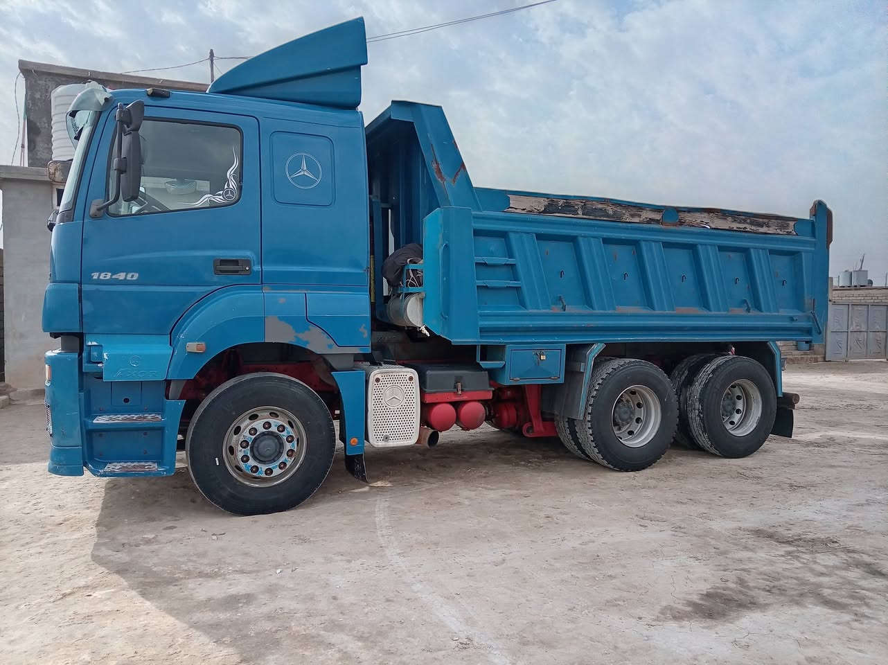 السلام عليكم اكسور للبيع موديل 2003 رقم نينوى الماني كير عادي محرك ما مفتوح طخم تاير جديد للاستفسار على هاذا الرقم ***********
