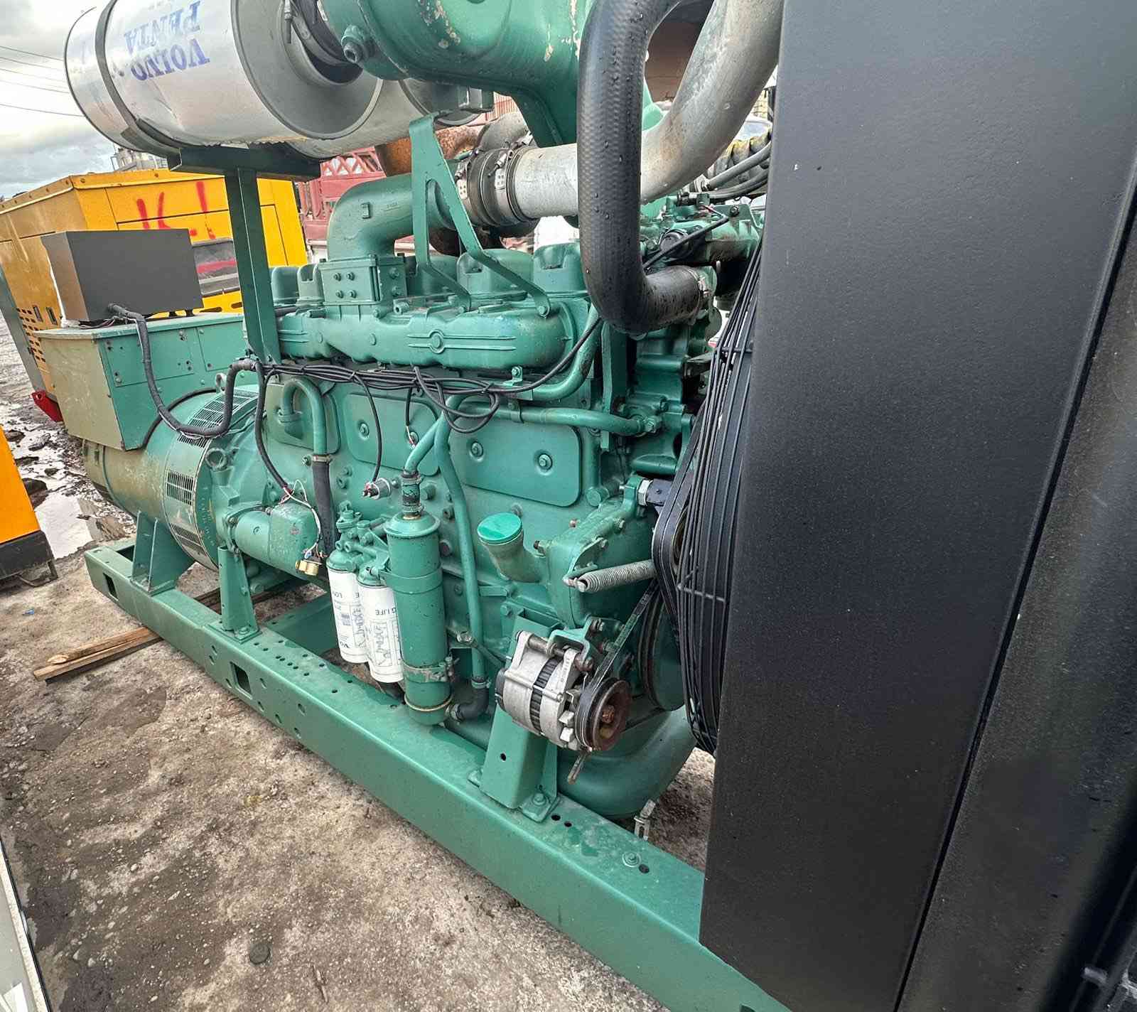 السلام عليكم 
فالفو 123 اوربي سويدي 
400kva 

ساعات العمل. اقل 1000 ساعه 
نظام اوتو حمايه فول اوتماتيك
وضع بلاد شركة  
أربيل صناعه جنوبيه 
نظام اوتو حمايه فول اوتماتيك
وضع بلاد شركة  
🚚يوجد توصيل الى جميع المحافظات وبضمان🚚
🚚كياندن هةية بو هةموو شاركان بةكرينتى🚚
 للاستفسار:
 ابو علي 
***********
***********
***********
