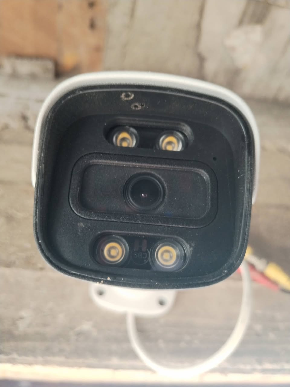 سلام عليكم ٤ كامرات معة dvr نضيفات 2 ميكا السعر 150 مكاني ديالى بعقوبة ***********
