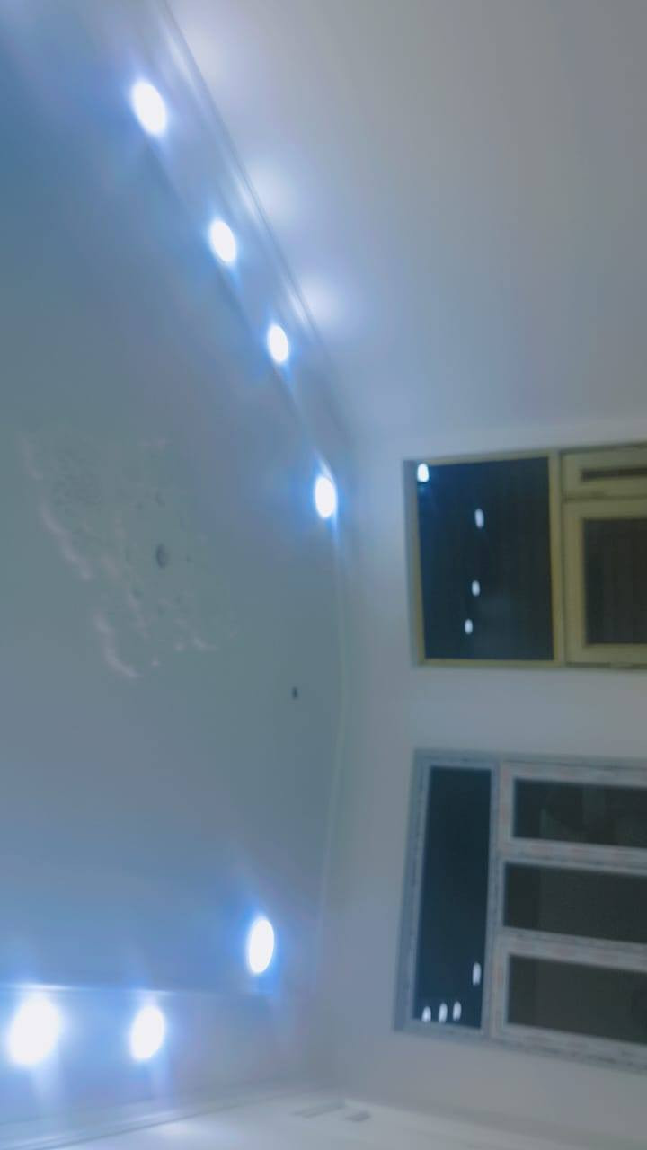 مشتمل للبيع جاهز للسكن ١٠٠متر ٥ ×٢٠زراعي في حي الخضراء مقابل المعارض النزله الوسطيه مرقم من البلديه 
يتكون من استقبال ومطبخ وصاله وغرفه نوم وصحيات خارجيه داخليه وبيتونه بكد الصاله الجوه 
اي استفسار الاتصال ع الأرقام 
***********
***********
